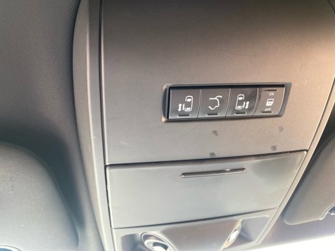 Used 2018 Dodge Grand Caravan SXT w/ Driver Convenience Group image 15