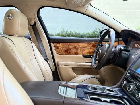 Used 2011 Jaguar XJ image 24