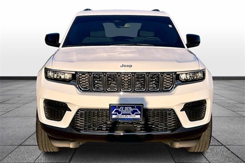Used 2024 Jeep Grand Cherokee Laredo w/ Trailer Tow Package image 3