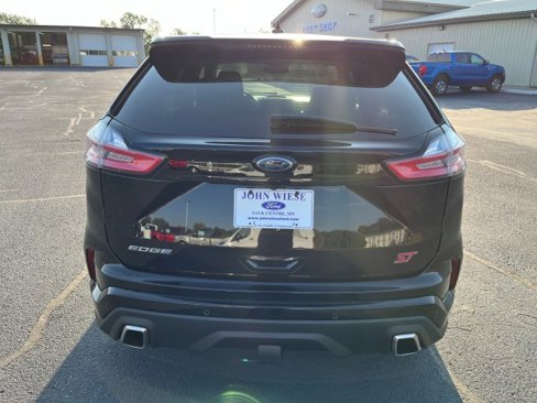 Used 2020 Ford Edge ST w/ Equipment Group 401A image 4