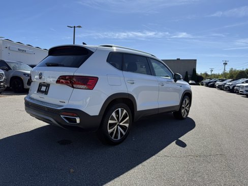 Certified 2022 Volkswagen Taos SE image 5