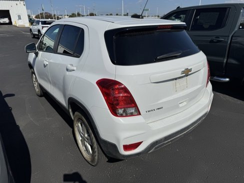 Used 2022 Chevrolet Trax LS w/ Tint and Cruise Package image 4