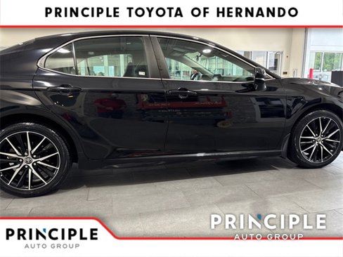 Used 2021 Toyota Camry SE w/ Carpet Mat Package (TMS) image 5
