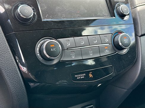 Certified 2020 Nissan Rogue S image 15