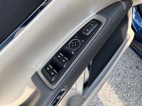 Used 2017 Lincoln Continental Select w/ Climate Package image 14