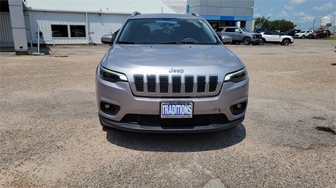 Used 2019 Jeep Cherokee Latitude w/ Popular Appearance Group image 3
