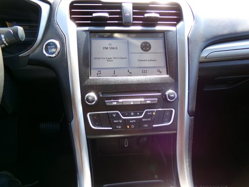 Used 2018 Ford Fusion SE w/ Fusion SE Technology Package image 18