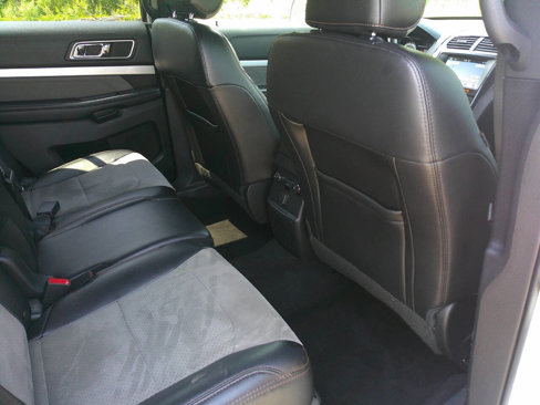 Used 2017 Ford Explorer XLT w/ XLT Appearance Package image 21