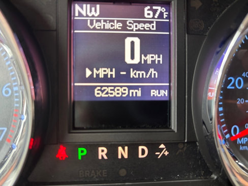 Used 2015 Chrysler Town & Country Touring-L image 17