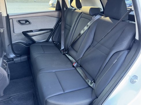 Used 2023 Nissan Rogue S image 33