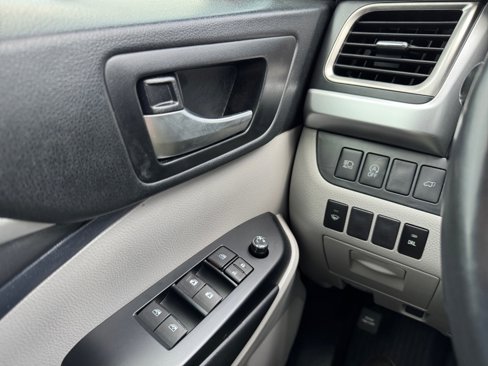 Used 2019 Toyota Highlander XLE image 36