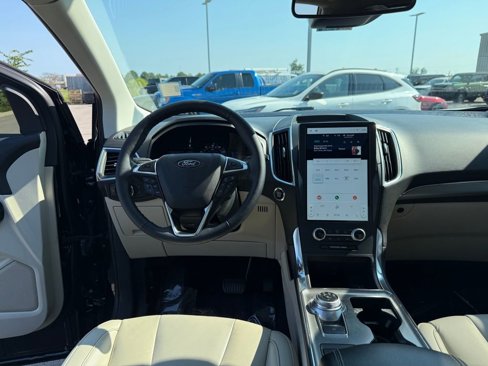 Used 2022 Ford Edge Titanium image 16