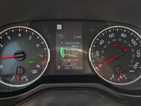 Used 2020 Toyota RAV4 XLE w/ Convenience Package image 13
