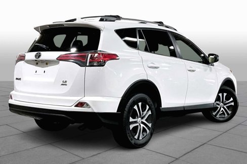 Used 2018 Toyota RAV4 LE image 12