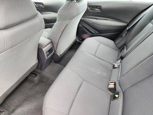 Used 2022 Toyota Corolla LE image 9