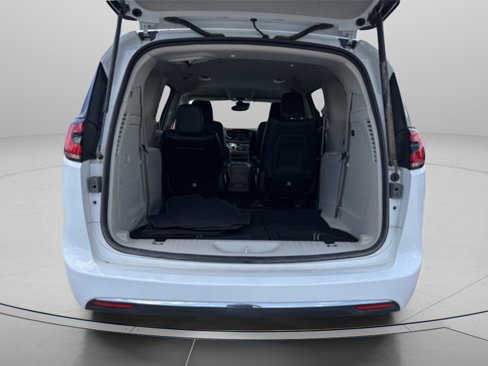 Used 2022 Chrysler Pacifica Touring-L image 24