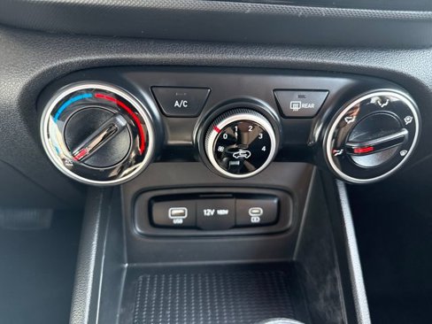 Certified 2023 Hyundai Venue SE image 29