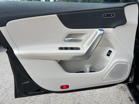 Used 2022 Mercedes-Benz CLA 250 4MATIC image 13