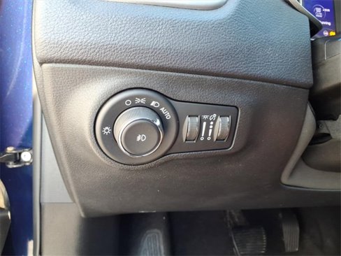 Used 2017 Jeep Compass Latitude image 18