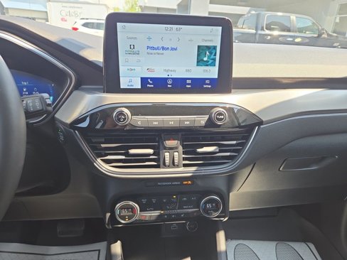 Used 2021 Ford Escape Titanium image 23