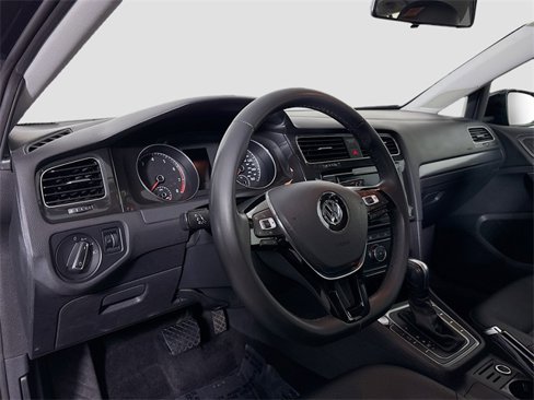 Used 2021 Volkswagen Golf 4-Door image 9