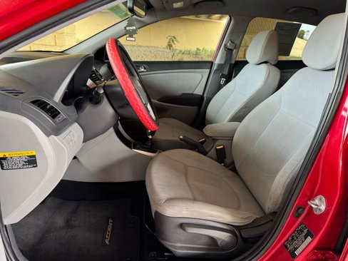 Used 2013 Hyundai Accent SE image 11