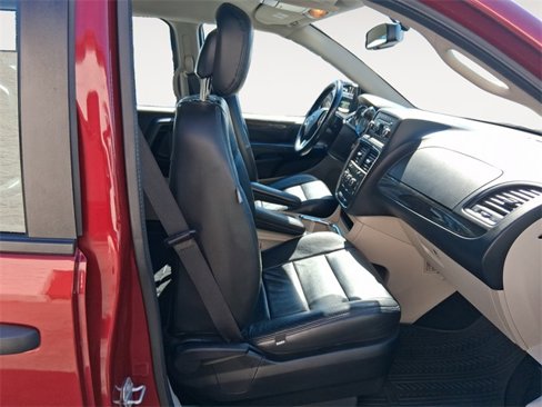 Used 2016 Dodge Grand Caravan American Value Package w/ UConnect Hands-Free Group image 15