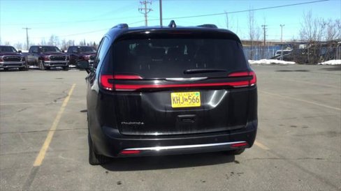 Certified 2021 Chrysler Pacifica Touring-L image 7