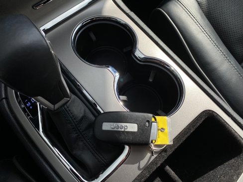 Used 2021 Jeep Grand Cherokee Laredo image 17