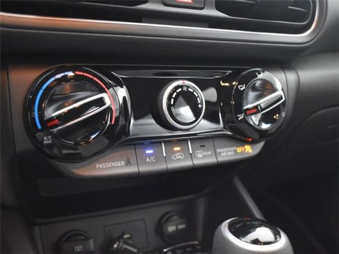 Used 2023 Hyundai Kona SEL w/ Winter Weather Package image 15