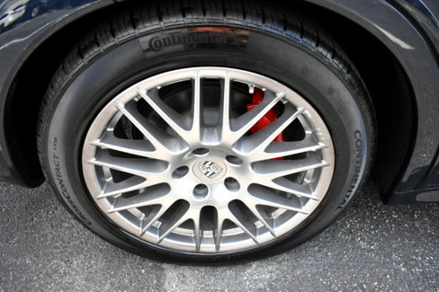 Used 2013 Porsche Cayenne GTS image 35