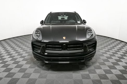 Used 2025 Porsche Macan image 36
