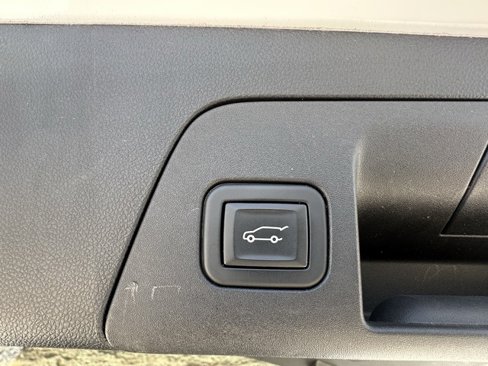 Used 2023 Buick Envision Essence image 37