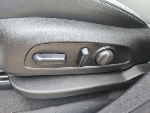 Used 2018 Chevrolet Equinox Premier image 25