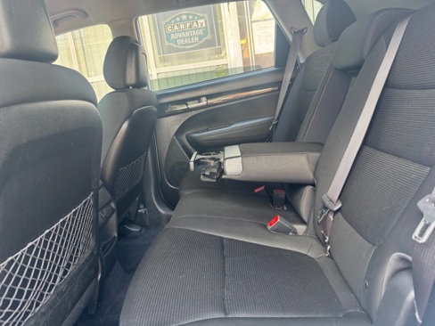 Used 2015 Kia Sorento LX image 14