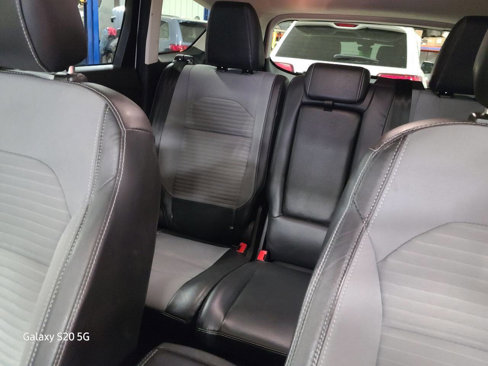 Used 2018 Ford Escape SE w/ SE Sport Appearance Package image 17