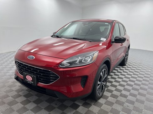 Used 2021 Ford Escape SE w/ SE Sport Appearance Package image 2