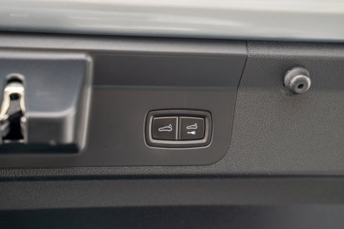 Used 2018 Porsche Panamera 4 image 38
