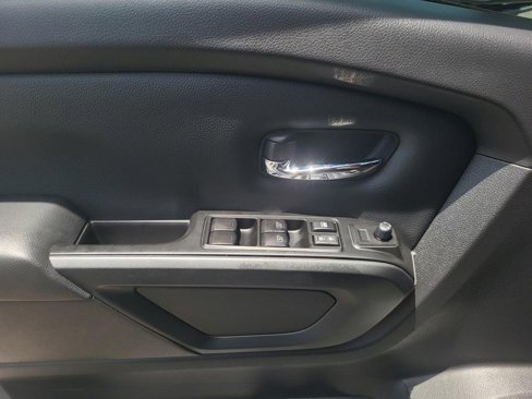 Used 2023 Nissan Titan SV w/ SV Convenience Package image 24