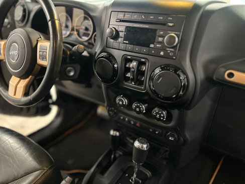 Used 2014 Jeep Wrangler Unlimited Sahara image 18