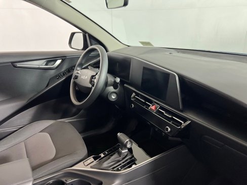 Used 2023 Kia Niro LX image 32