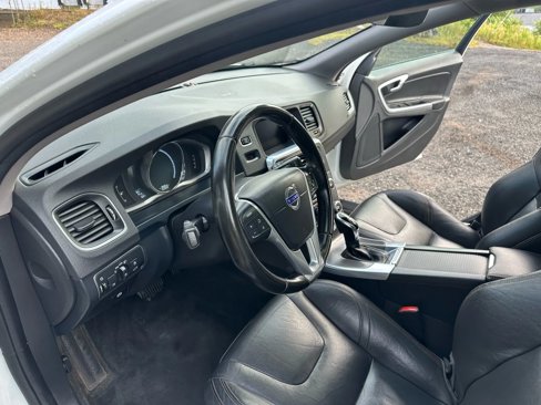 Used 2016 Volvo V60 T5 Cross Country image 30