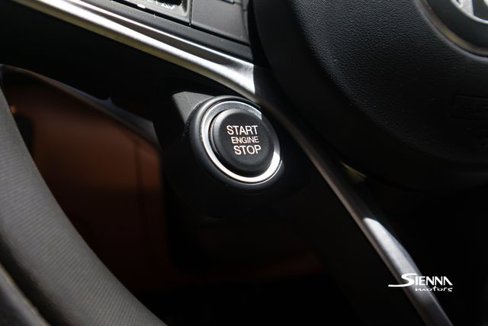 Used 2018 Alfa Romeo Giulia image 32