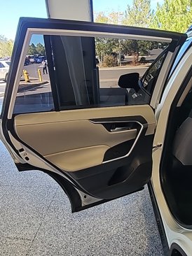 Used 2020 Toyota RAV4 XLE w/ Convenience Package image 13