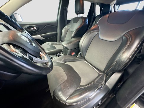 Used 2018 Jeep Cherokee Latitude Plus image 10