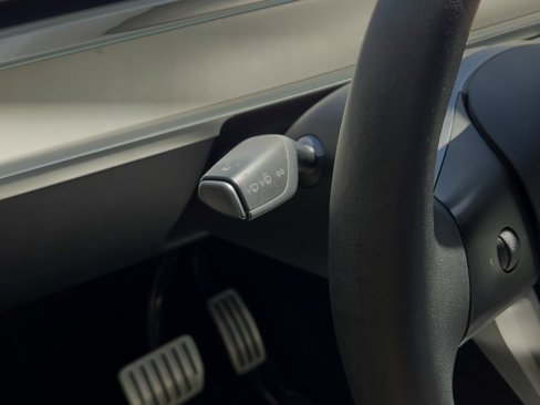 Used 2022 Tesla Model Y Performance image 13