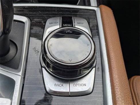 Used 2017 BMW 740i image 33