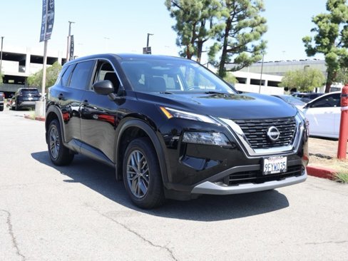 Used 2023 Nissan Rogue S image 2