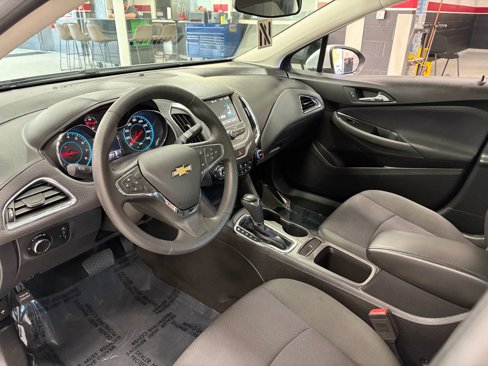 Used 2017 Chevrolet Cruze LT image 20
