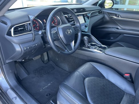 Used 2018 Toyota Camry XSE image 7